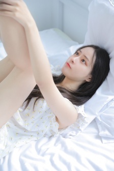 美女的胸头